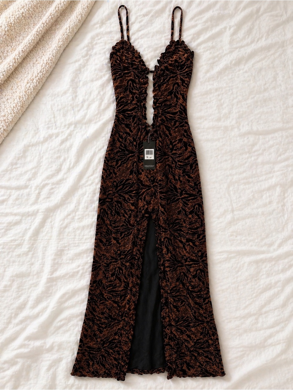 DEEP V NECK SPLIT HEM MAXI DRESS IN ICON